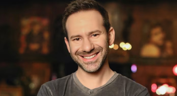 据公司消息，OnlyFans 所有者列昂尼德·拉德文斯基因癌症去世，终年 43 