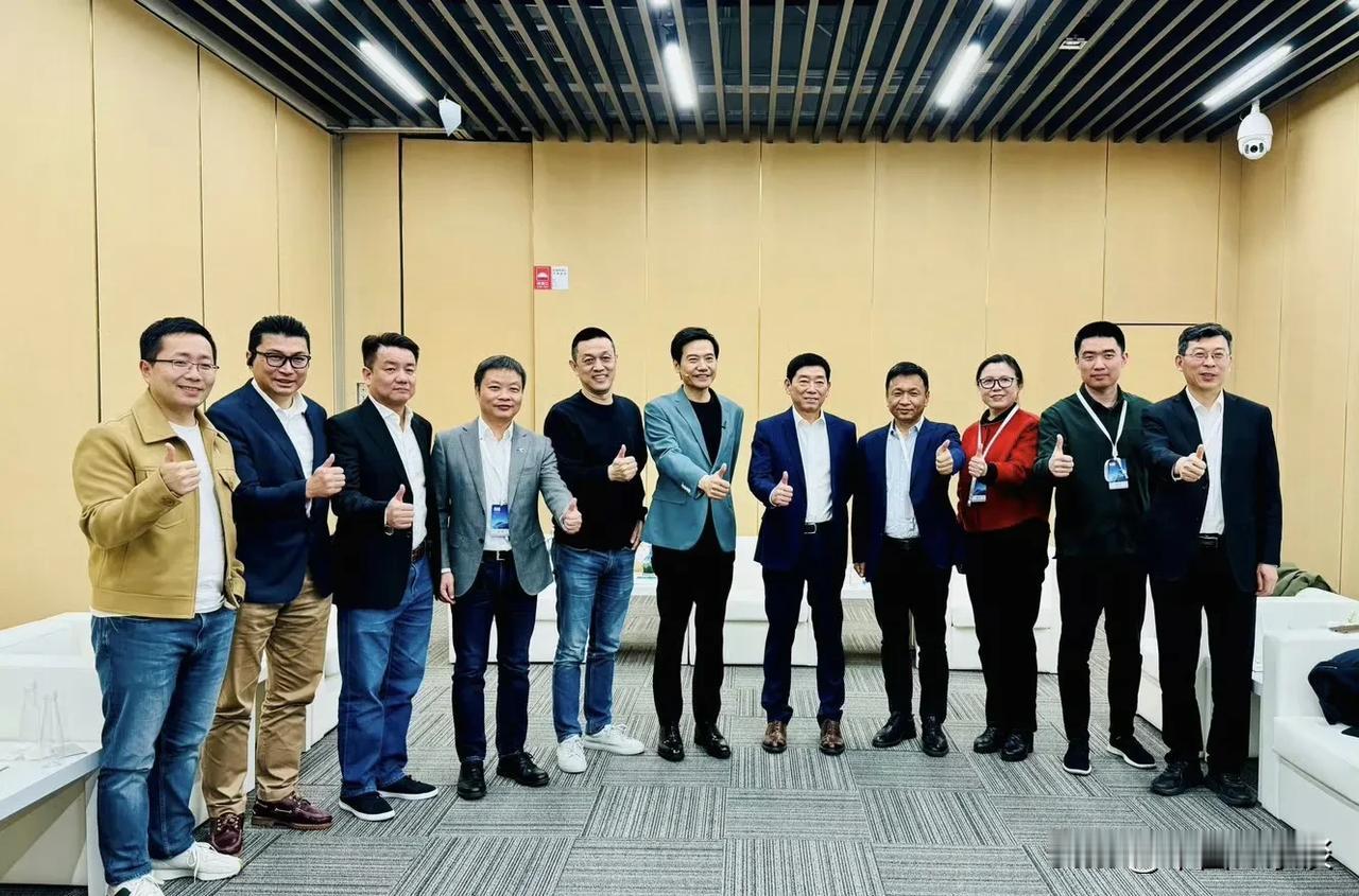 小米SU7汽车发布会上，汽车领域的大佬们李想、李斌、何小鹏、魏建军来啦。格局拉满