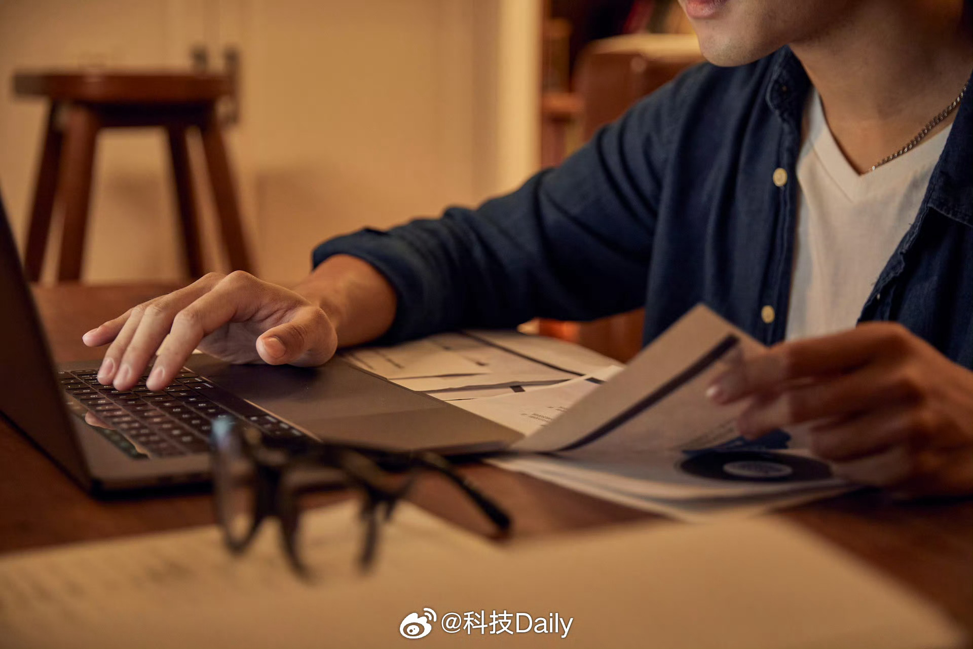 笔记本电脑销量暴跌40% 太贵了都忍住不买了是吧...其实说实在的笔记本作为生产