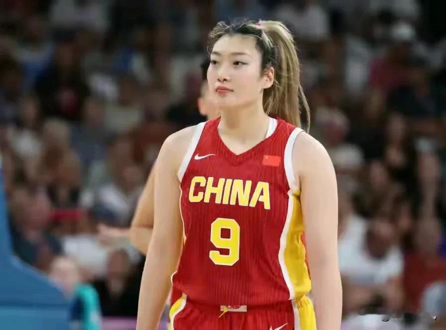 李梦长期脱队训练状态不佳，本次热身赛没有带她，或将缺席亚洲杯的比赛！
球迷关注的