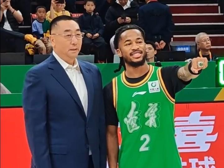 辽宁男篮给库珀补发冠军戒指太有必要了，与四川男篮比赛小外援库珀一人就砍下40+5