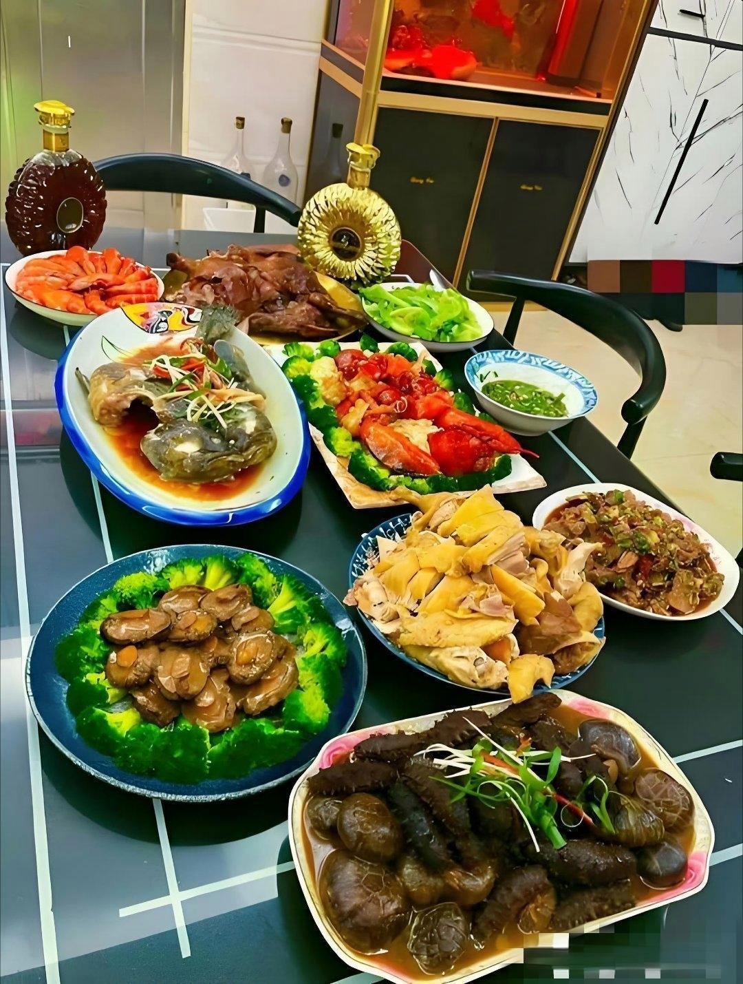 左边是前妻做的，右边是现在老婆做的。这说明了什么 