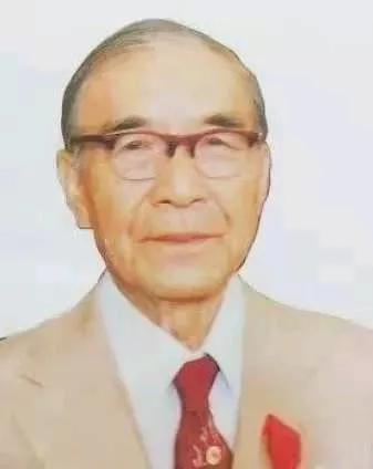 1988年上海，86岁的名医邝安堃娶年仅23岁的小保姆，4年后逝世，哪曾想，留下