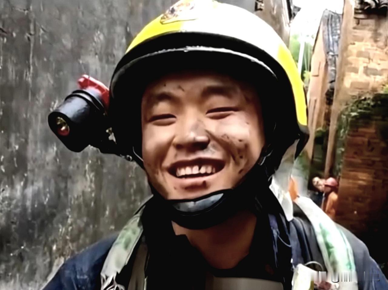 请为这位少年英雄，献上一朵电子鲜花。
 
他叫刘泽军，一个被命运百般刁难，却把温