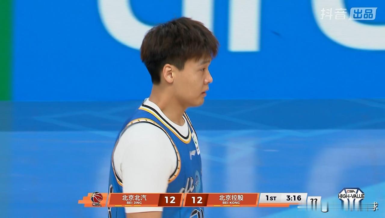 北京北汽当家控卫赵睿不愧是球队的定海神针！在今天进行的北京北汽和北京控股的比赛中