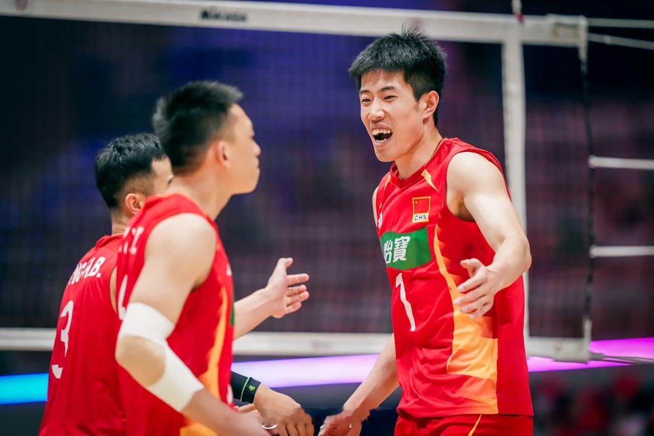 【男排亚锦赛中国零封新西兰 两连胜携手伊朗进八强】2026年男排亚锦赛中国男排v