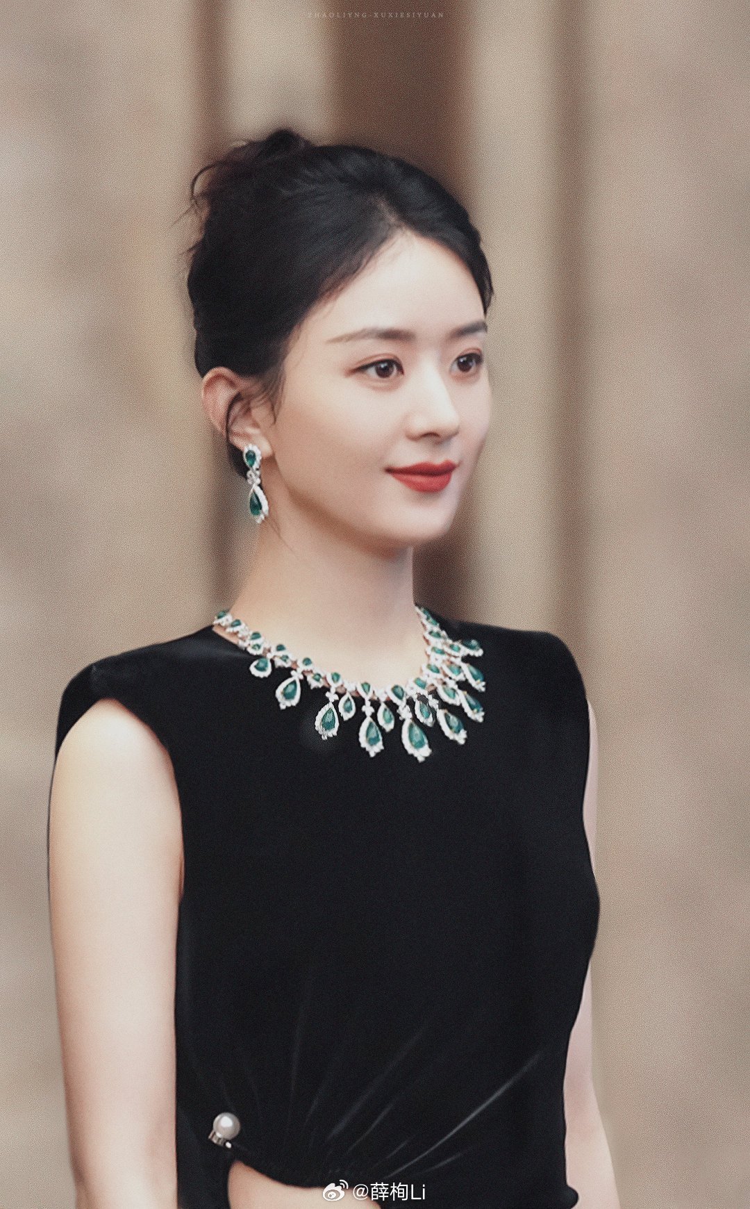 赵丽颖赵丽颖乔妍赵丽颖 电影乔妍的心事 “枫叶被风拂起又掉落，入眼的是眉眼带笑的