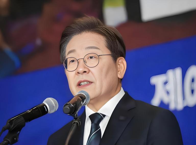8 月 4 日李在明干了件改写韩国历史的事 —— 把存在了 72 年的检察厅直接