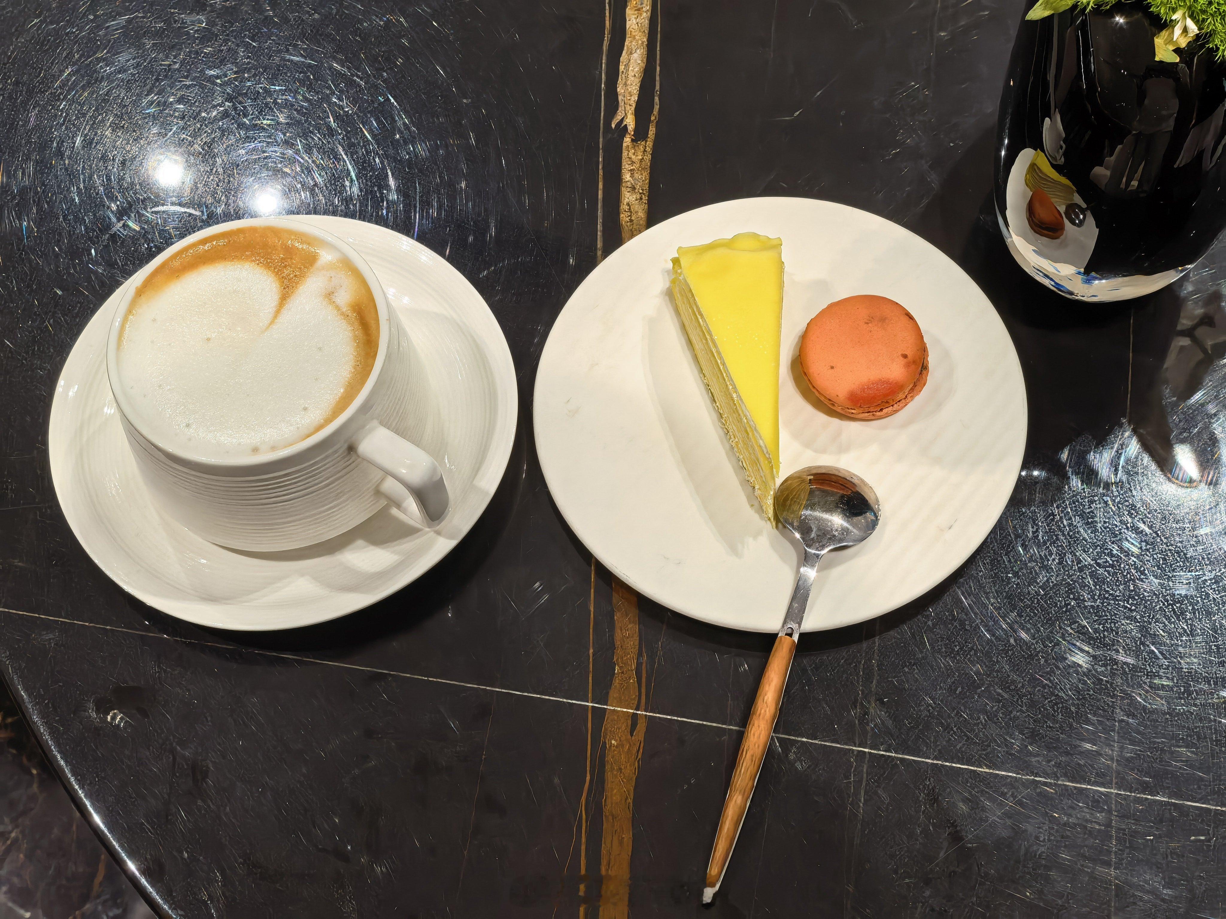没想到4s店小食还挺合胃口，今日份小满足～ 