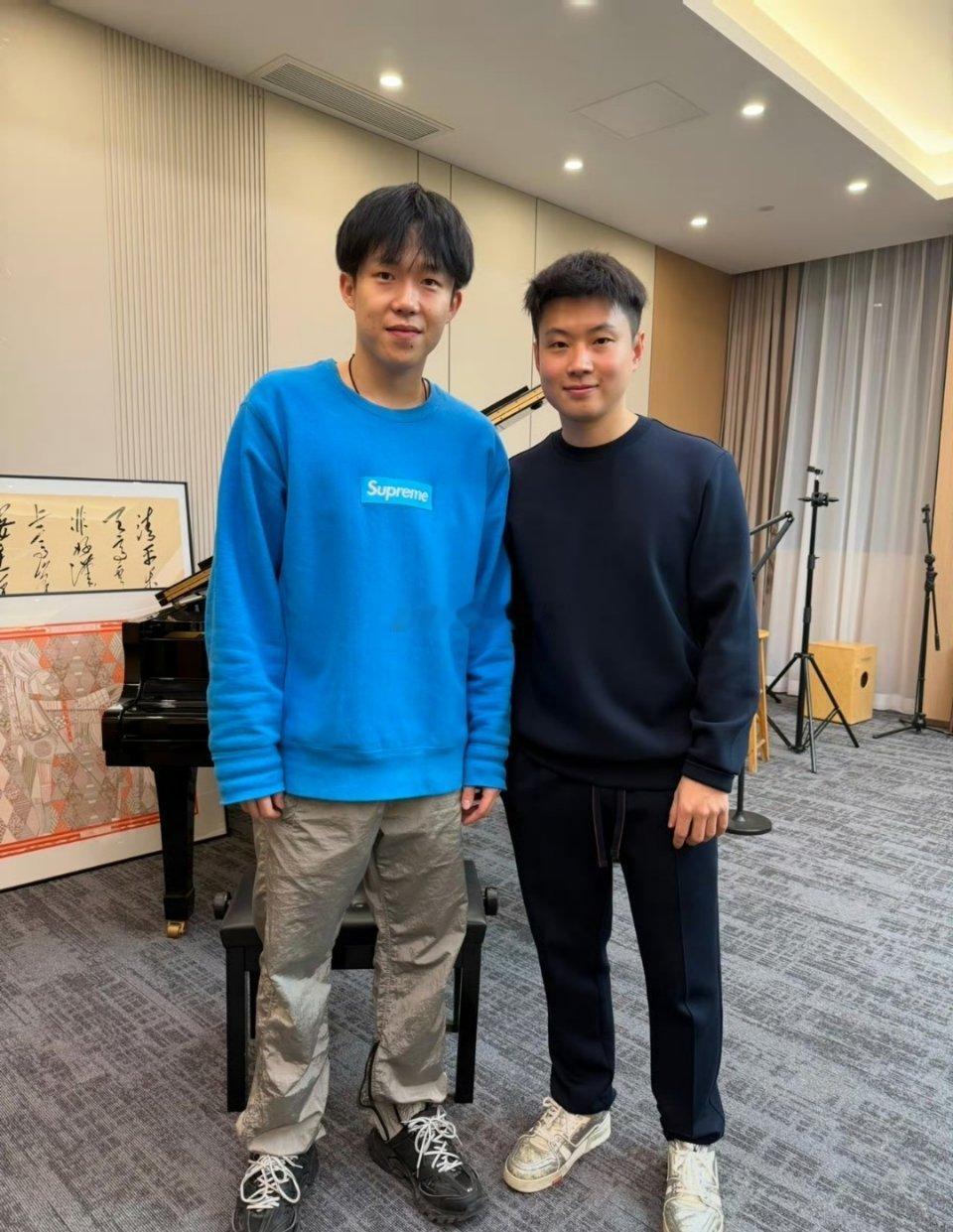 赵心童和王楚钦打台球王楚钦的台球技术也是相当可以的[酷] ​​​