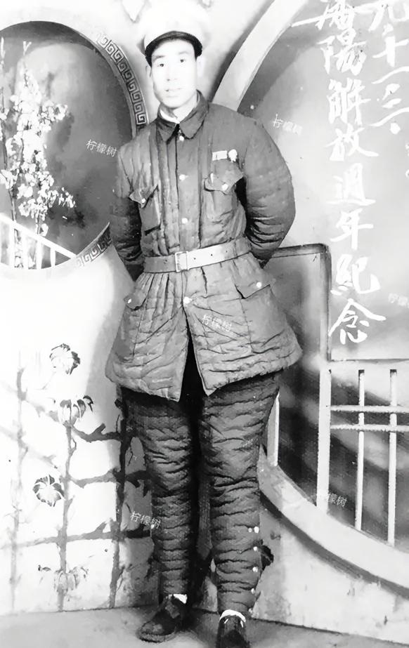 《沈阳解放周年纪念》
1949年10月13日