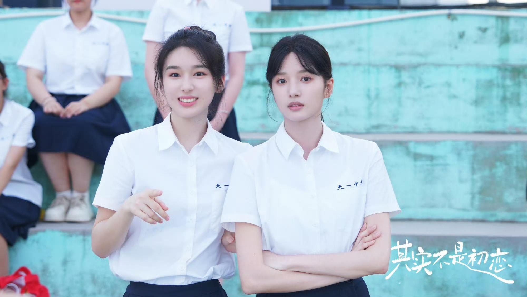 还以为猫的树又出新作品了 是谁还没有看《其实不是初恋》的速冲！色调治愈全程纯爱，