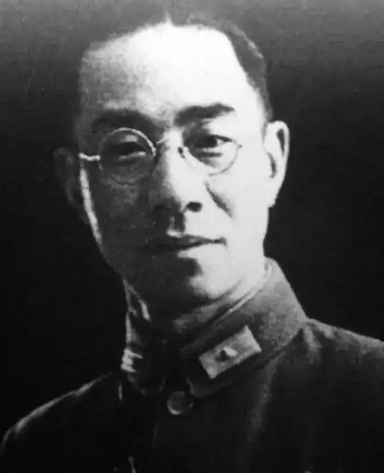 1949年，北平解放前，军统北平站少将站长徐宗尧手握巨额财富，可他却没有跟着蒋介
