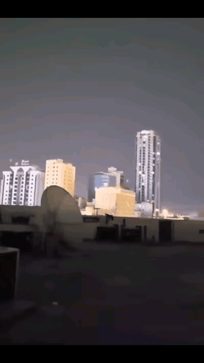 交最多的保护费，挨最狠的炸，阿联酋真惨。

很多人都知道沙特阿拉伯是中东土豪，其