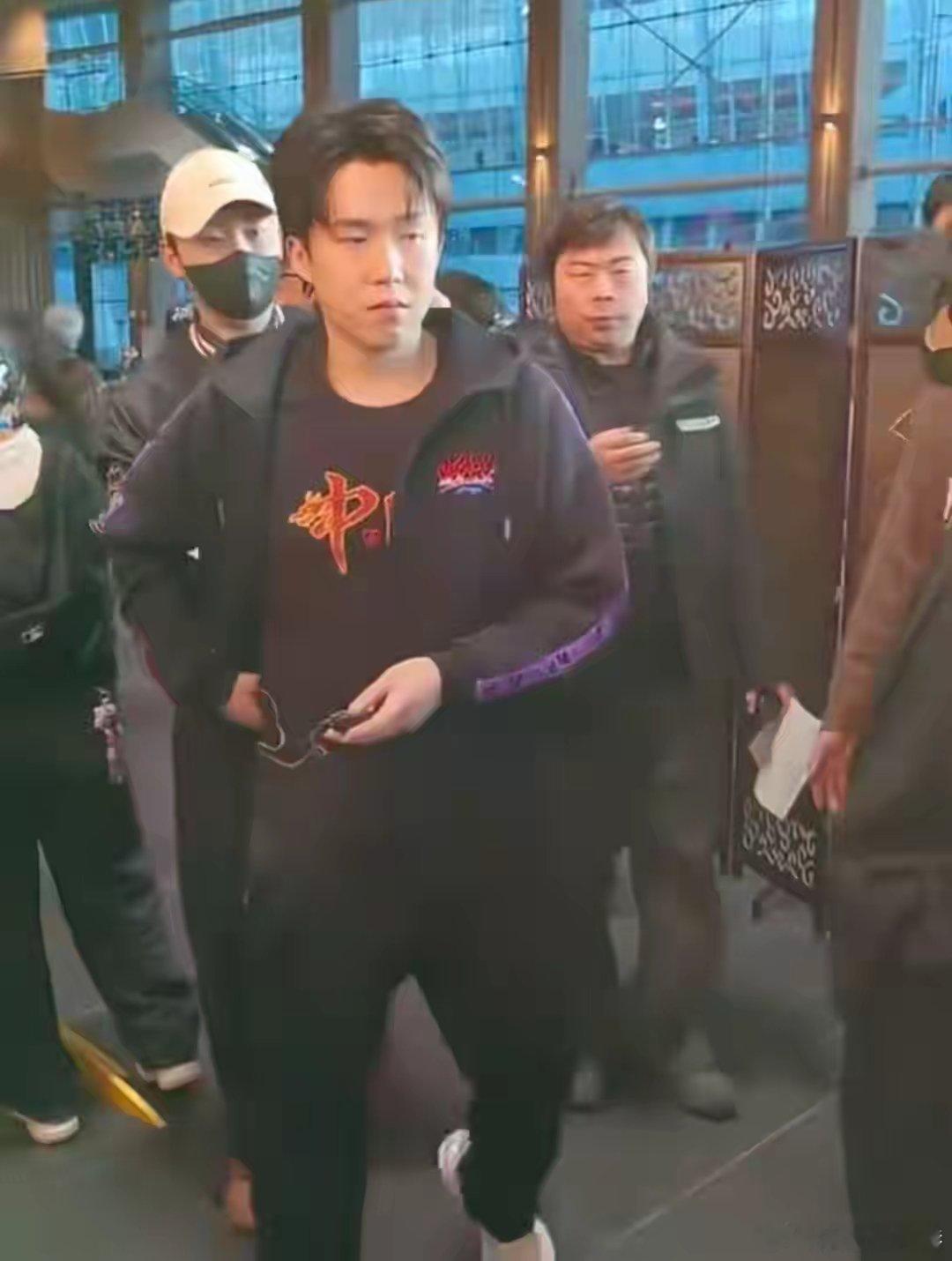 王楚钦参加首都院士专家新春联谊会王楚钦 王楚钦参加北京院士专家联谊会 ，大头好帅