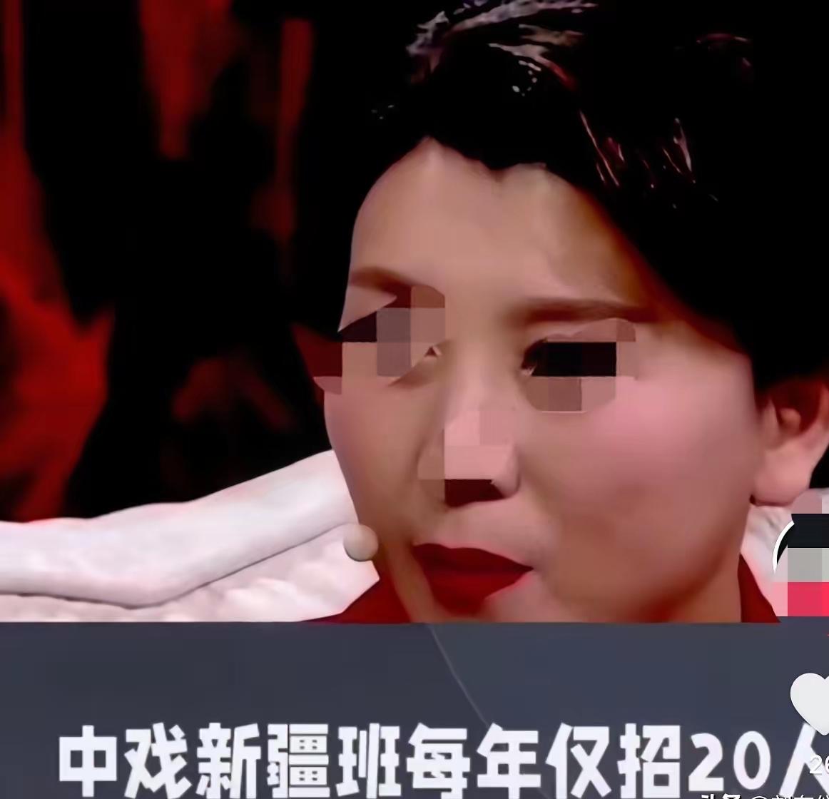 贼不打三年自招！
闫学晶实在是太飘了，太得意忘形了，她竟然把她儿子上在新疆上中戏