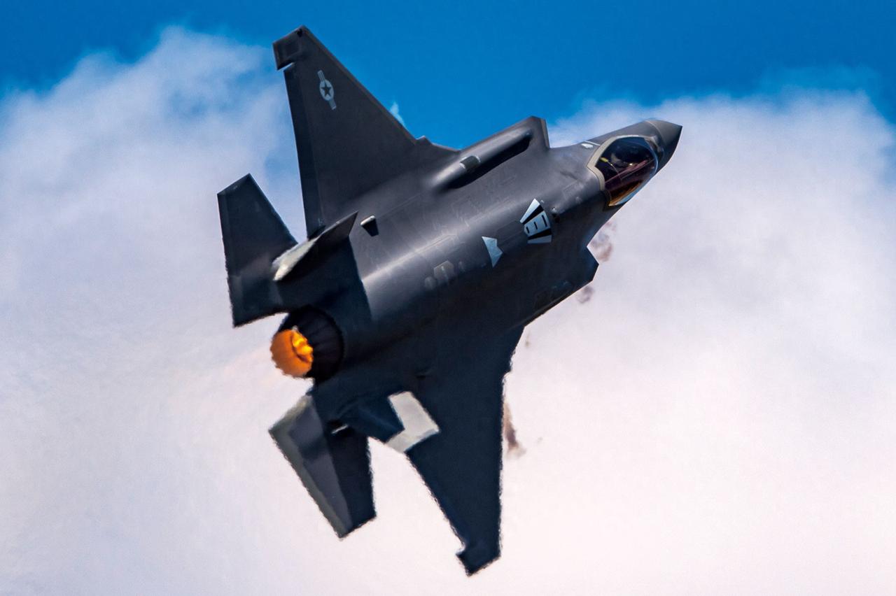 美军的F-35隐形战机最近栽了跟头，彻底打破了五代机的隐形神话。当地时间3月19