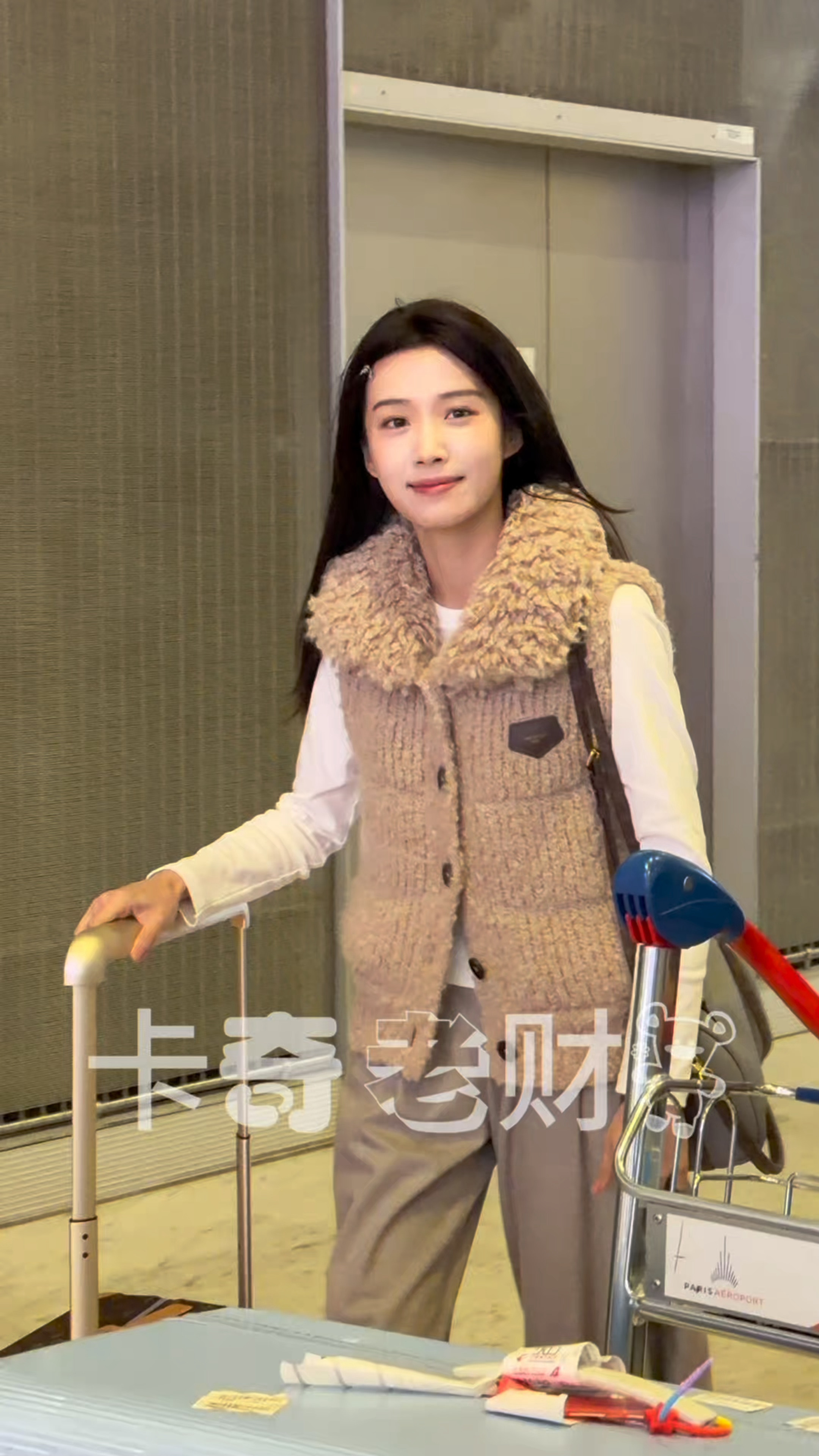 卢昱晓出发巴黎我们噜噜晓就这样萌萌地笑🥺卢昱晓出发巴黎路透真的好漂亮啊[开学季