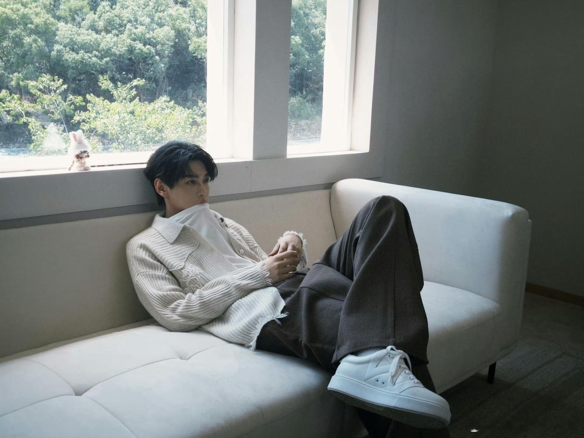 刷到田栩宁工作室的抖音直接心动！私下模样又帅又自然，满是独特气质，仿佛近距离感受