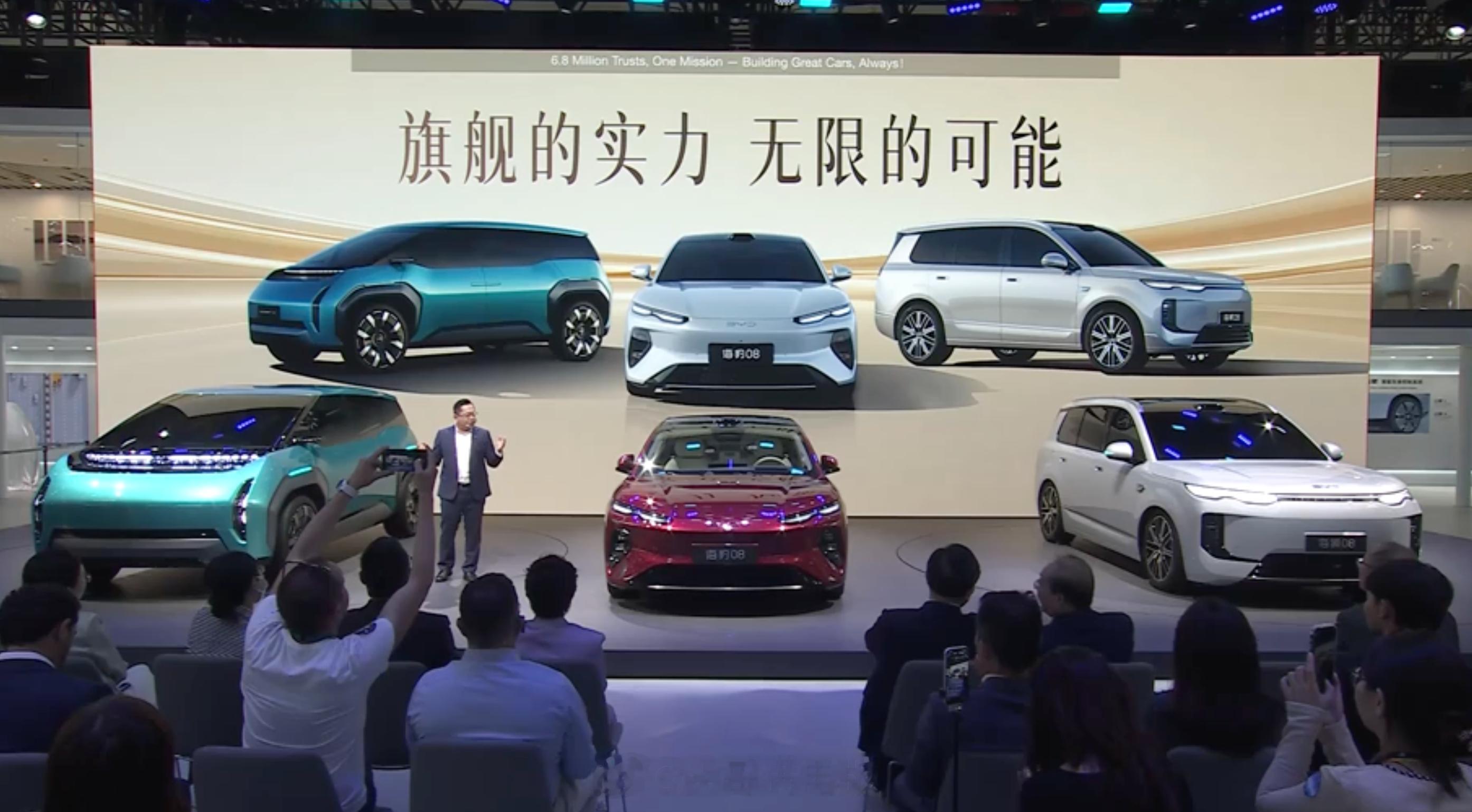 海狮08真的很顶呀，据说车身尺寸超5.2米，轴距达3.1米，提供五座/六座布局D