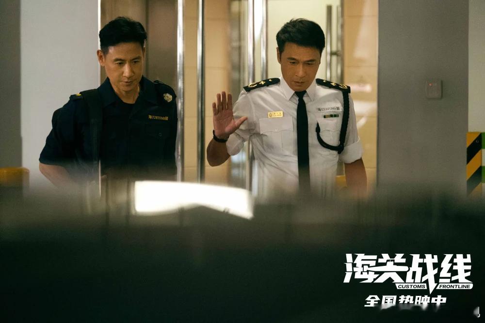 电影《海关战线》曝“张学友情绪失控”正片片段  张学友癫覆式演绎高功能躁郁症  
