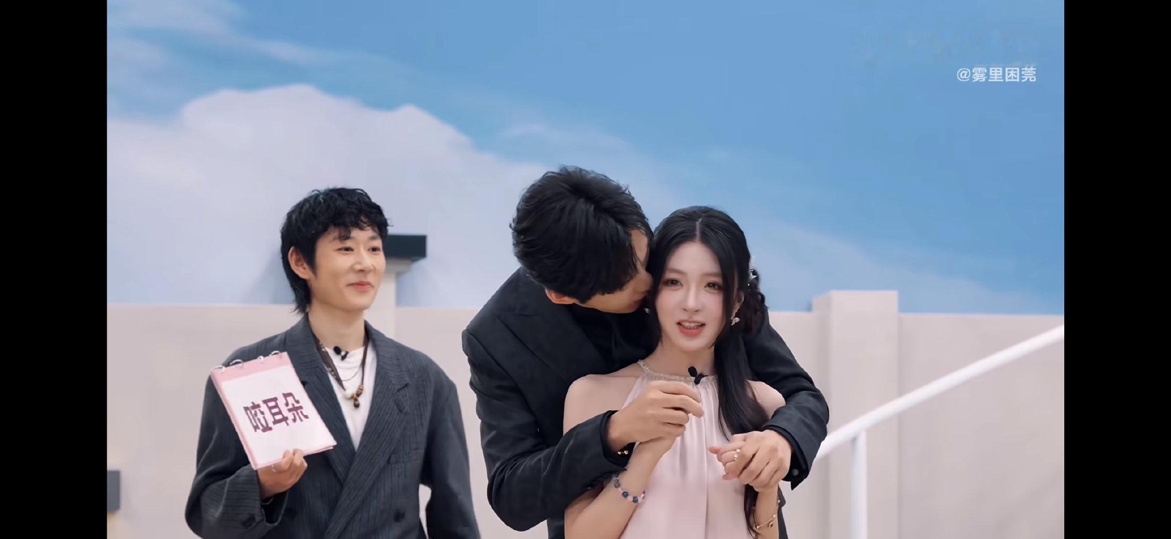 周佑凌咬柳柳耳朵周佑凌咬柳柳耳朵、谁看了不迷糊 