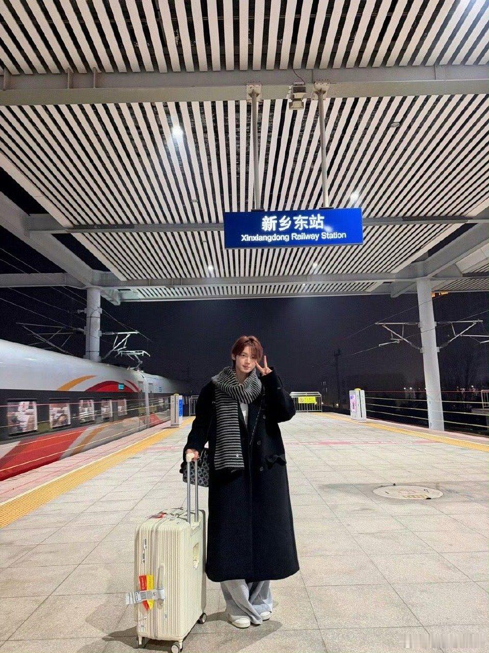 这个可爱的韩振一定要平平安安注意安全啊 小心zls粉丝 