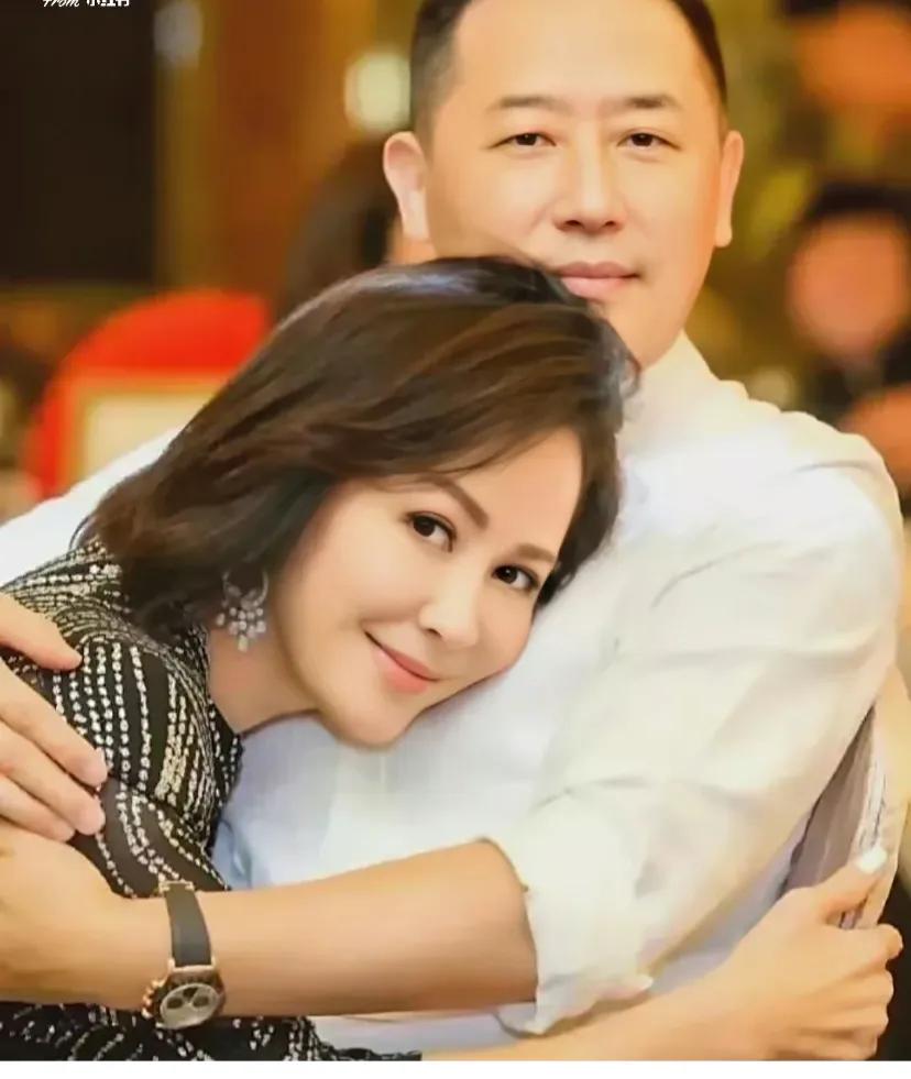 刘嘉玲冲上热搜!!!
8月26日，刘嘉玲突然冲上热搜，只因为她在微博上晒出了自己