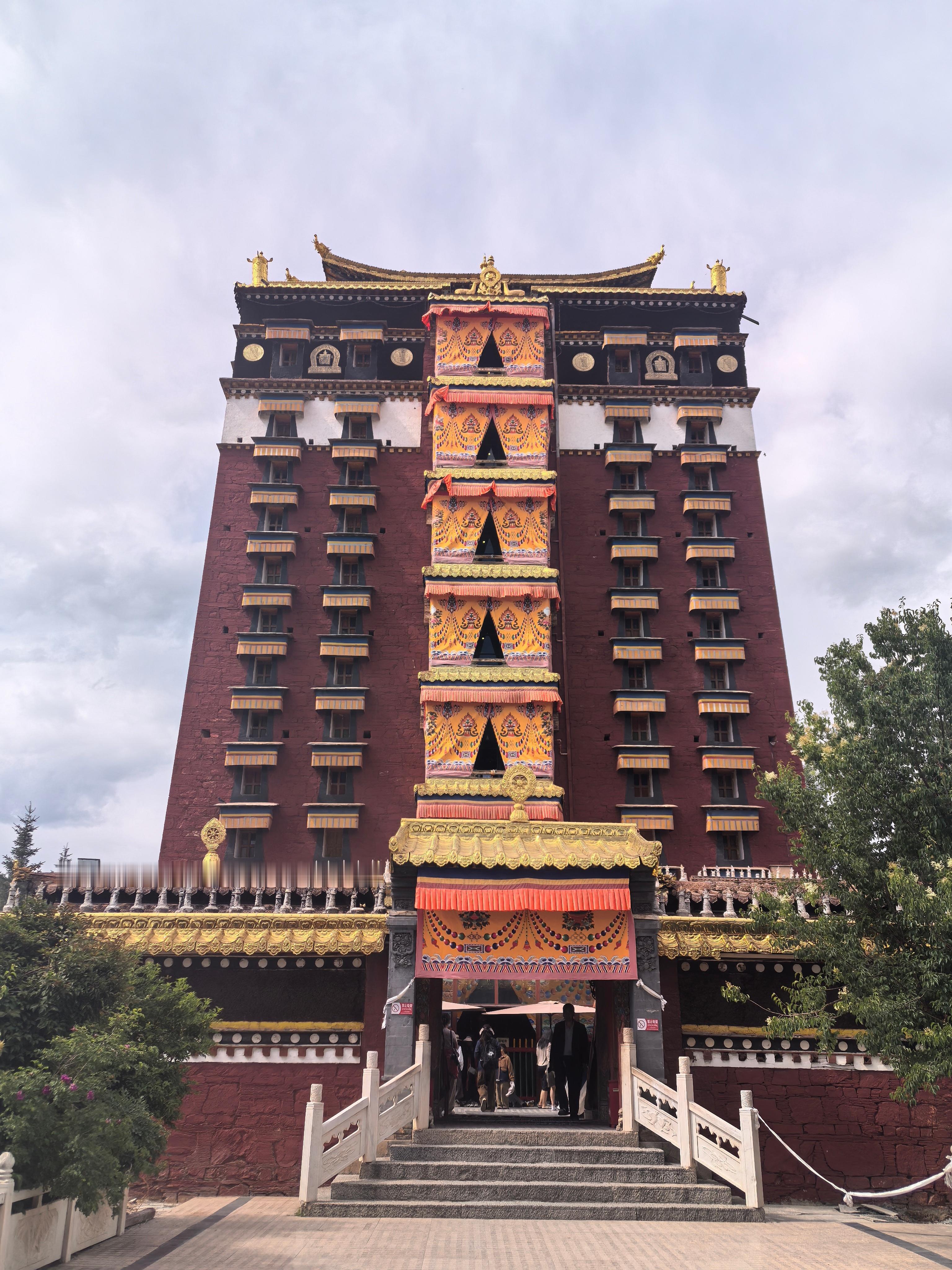 第一次来到这里的佛阁。[抱拳] 