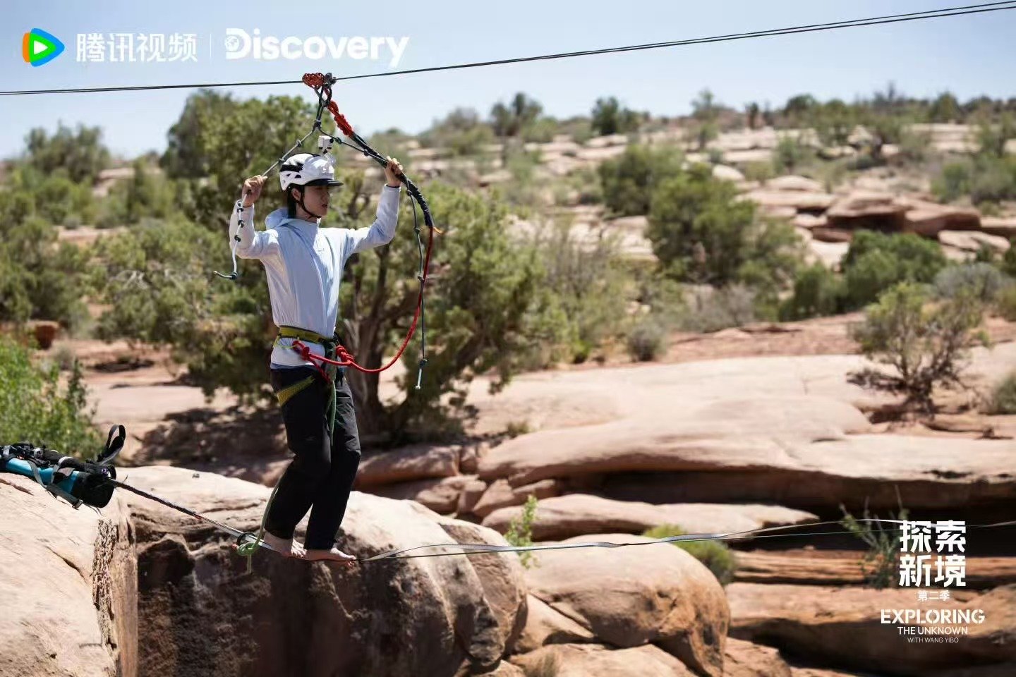 与王一博一起告别11月探索新境11月最佳旅伴是王一博！? 跟着他爬岩壁、冲浪、骑