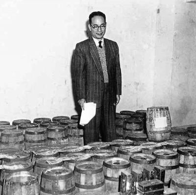 1949年1月18日，天津解放的第4天，一名男子悄悄来到军管会，递交了一本清册，