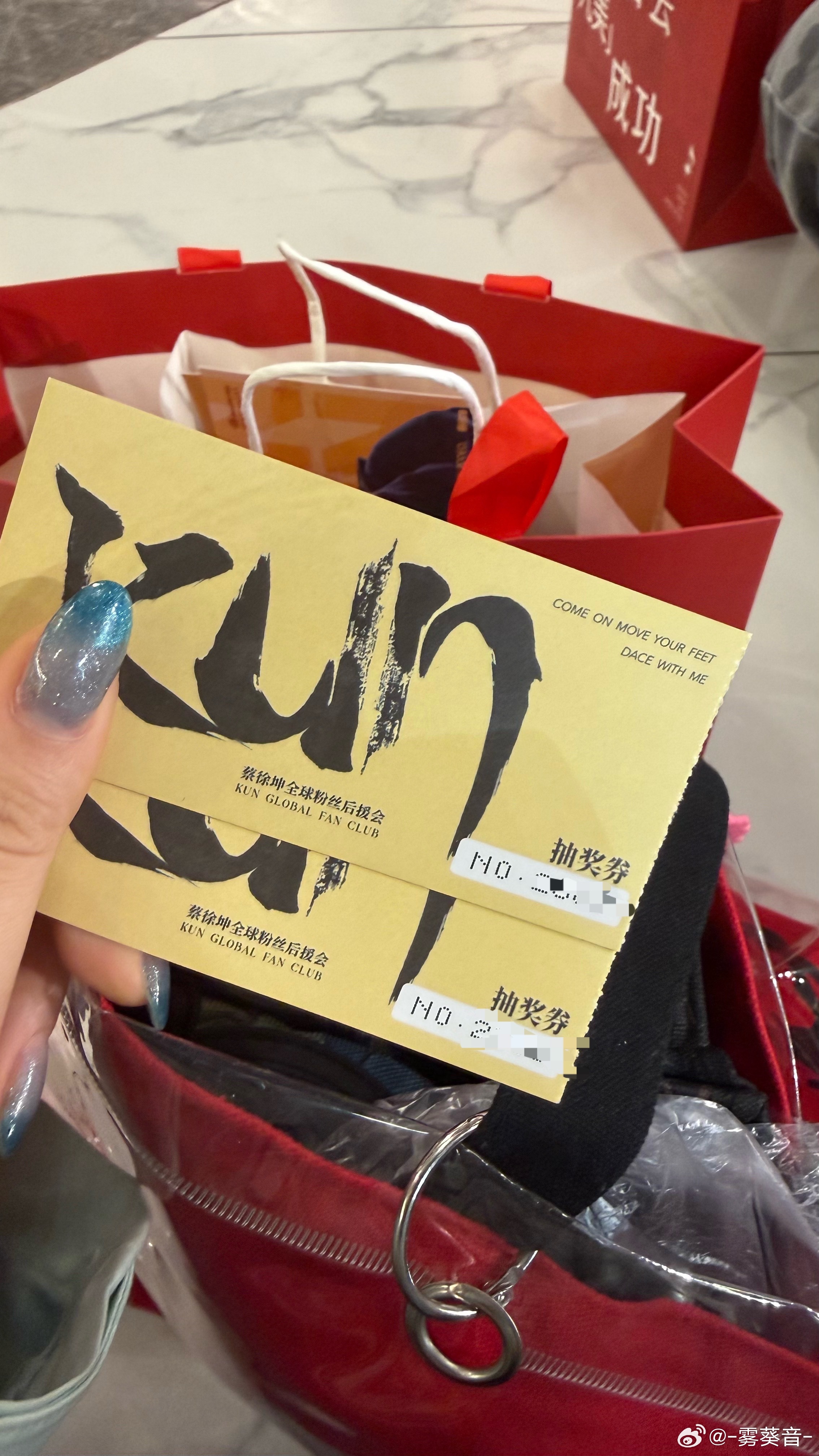我去 我抽中黑胶了 虽然更想要cd[流鼻血] ​​​