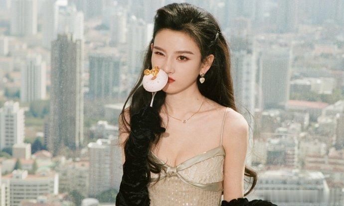 宋祖儿说要闪耀和独美  宋祖儿现在给我的感觉就是那种特别清醒的姐姐，知道自己要什