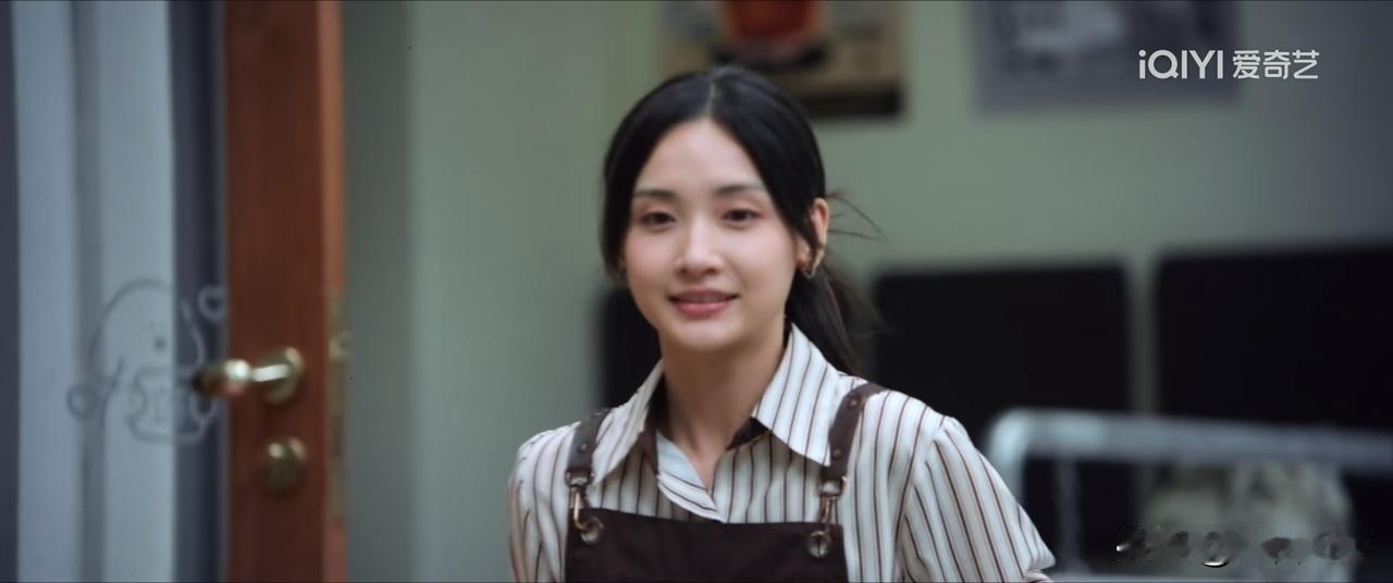 《昨夜将至》：奶茶妹辛欣和赵晓琪长得几乎一样，并非巧合。推断出辛欣的身份，才知道