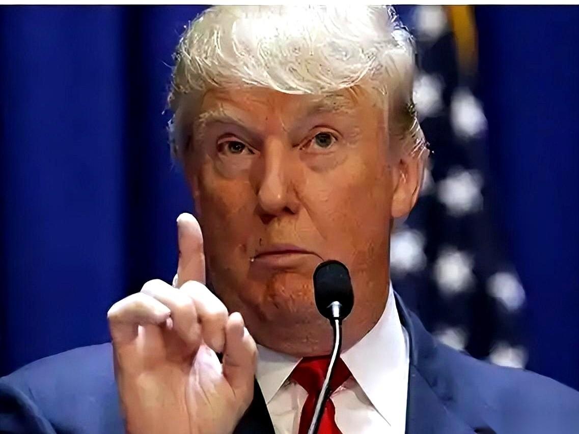 别看那两艘航母、五万大军把波斯湾塞得满满当当，那都不是最要命的。
真正让伊朗后背