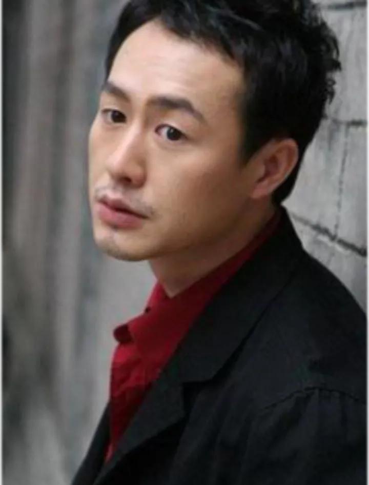 张颂文演技精湛，人格魅力独特，深受观众喜爱

张颂文的演技，堪称演艺界的佼佼者。
