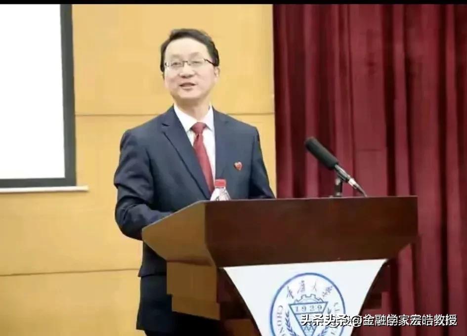 看下图，今年53岁的外交部亚洲司司长刘劲松是非常平易近人的，在近期会见日本外务省