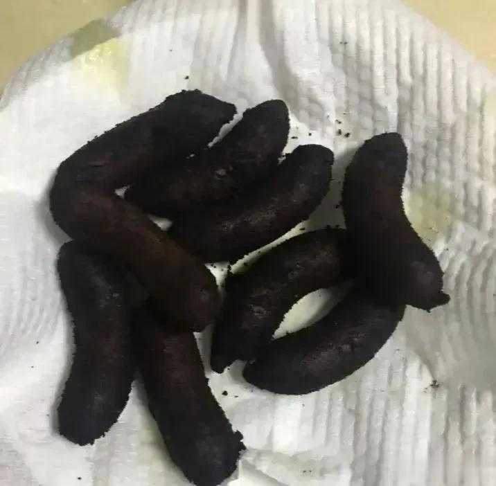 朋友发来一张图，说这是烤红薯，叫我过去一起吃，我怎么感觉有点怪怪的，朋友们这是正