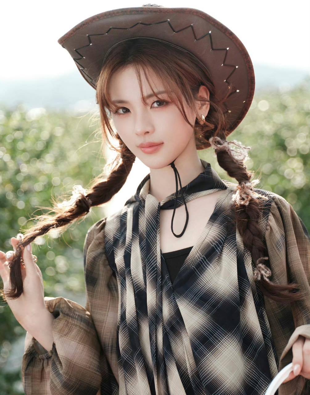 曝杨超越签约虎鲸文娱网传杨超越签约虎鲸文娱杨超越签约虎鲸了 