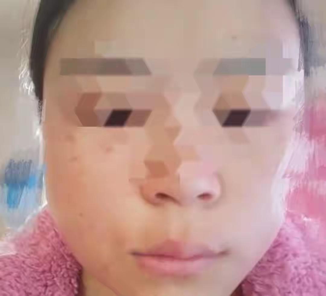 12月15日，据九派新闻视频报道，近日，浙江嘉兴一名23岁女子发视频称，自己被公