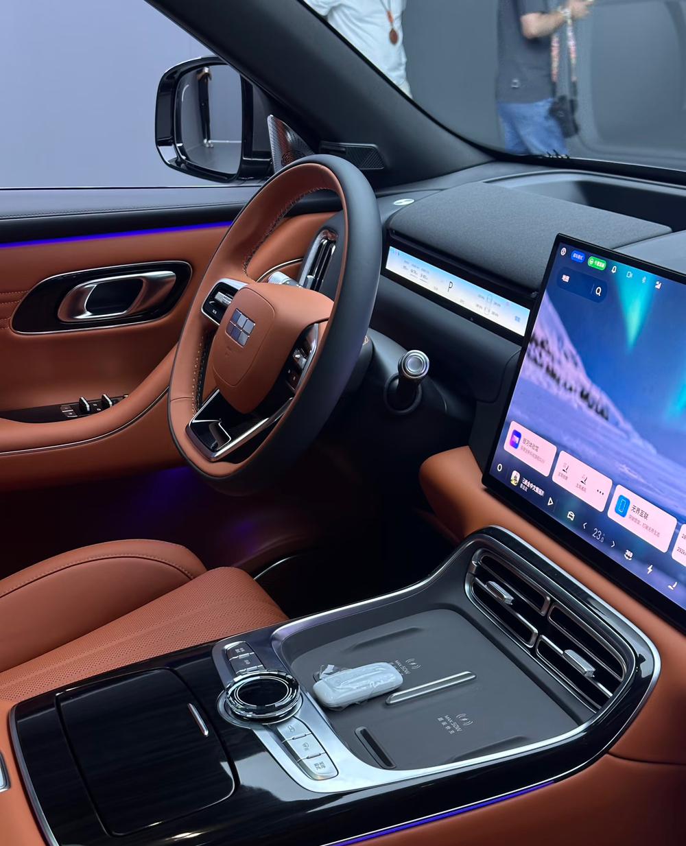 现在选车还盯着合资车不放？
上周陪表弟看车，他本来看本田SUV，结果被隔壁展台的