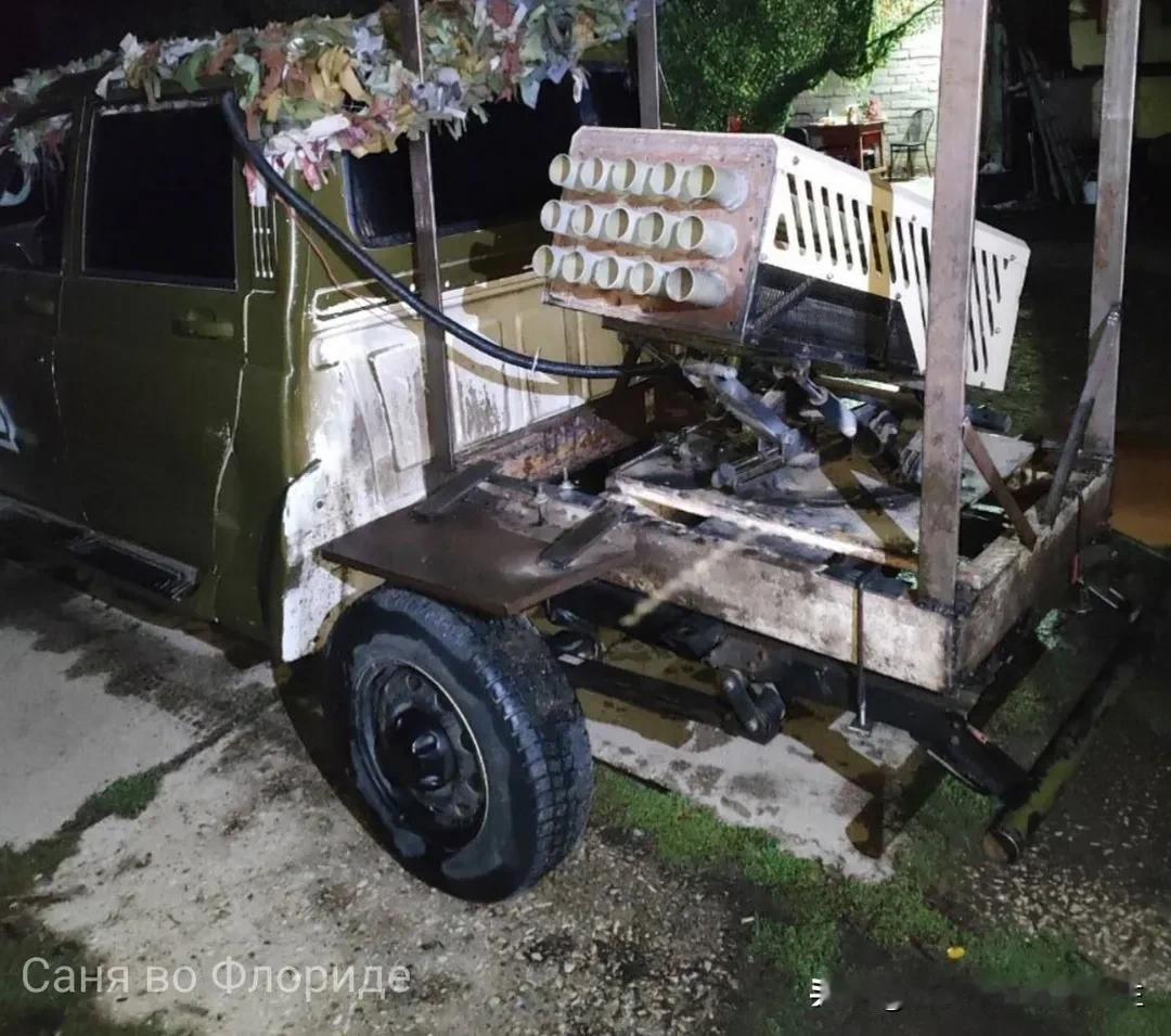 俄罗斯士兵可以做任何事情,包括在皮卡上组装自行火箭炮🚀🚀🚀
[我想静静][