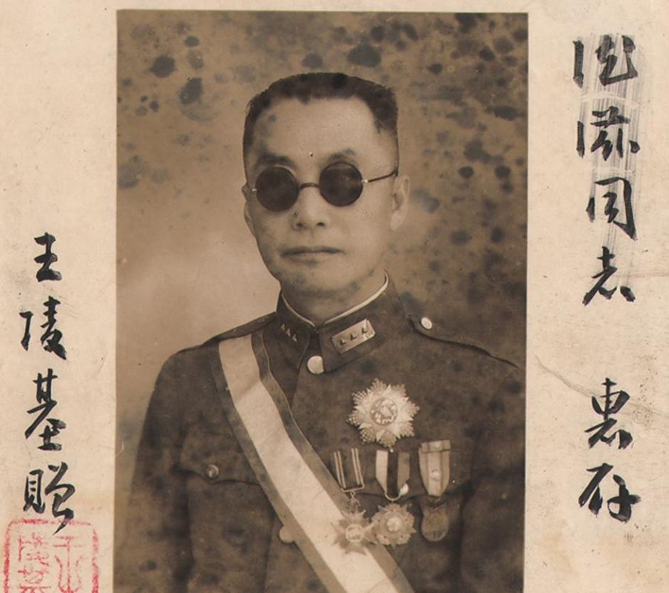 1949年成都解放，因被蒋介石放鸽子，他成了唯一被俘的国民党上将



成都凤凰