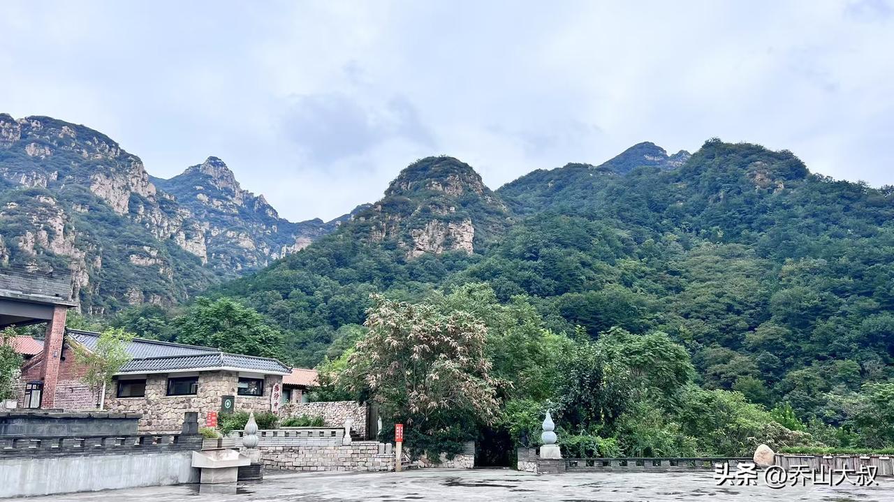 《道德经》中讲：“夫唯不争，故无尤”。随和的人如水一般，看似柔软，实则力量无穷，