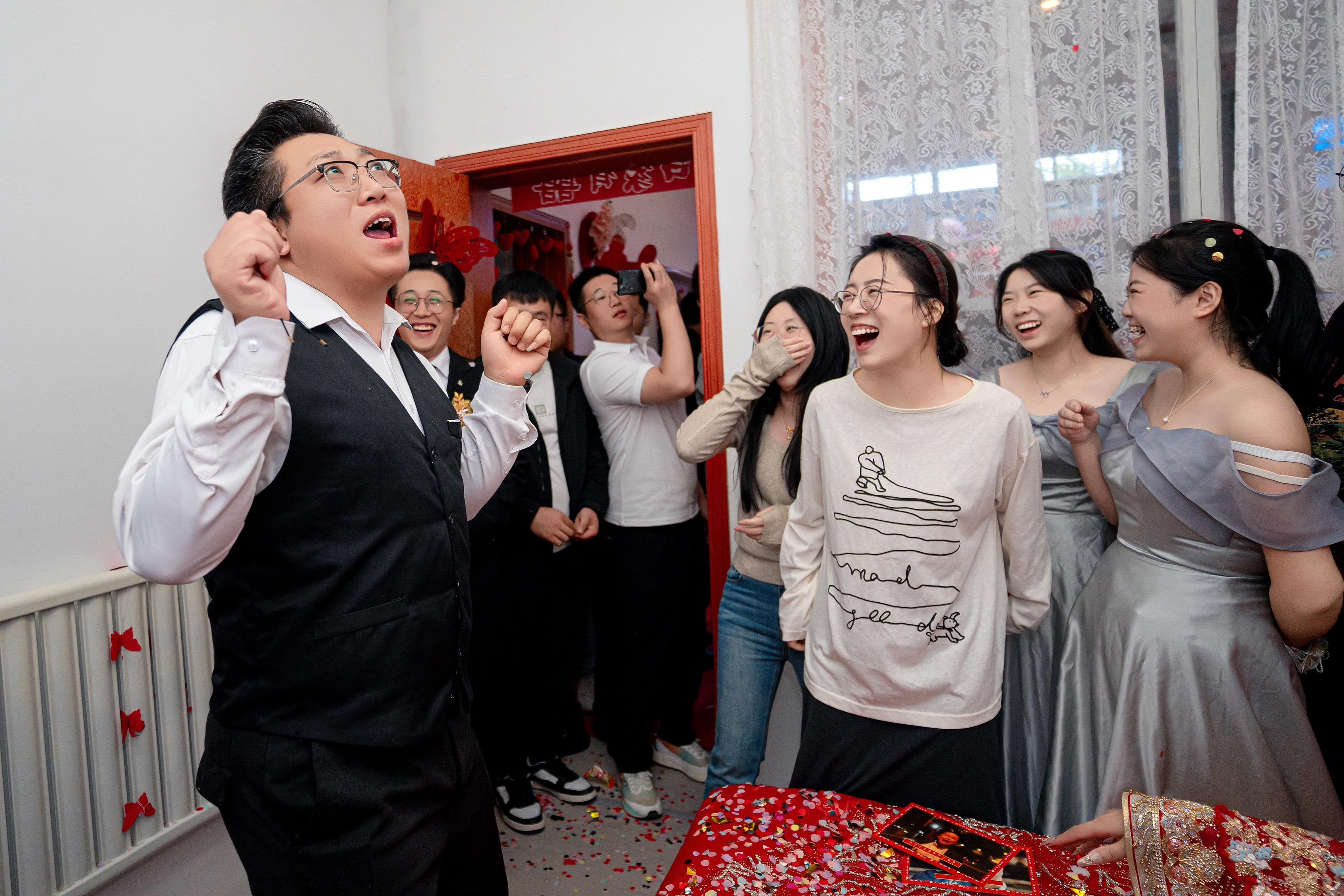 婚礼人的婚礼一定是从接亲游戏开始展示