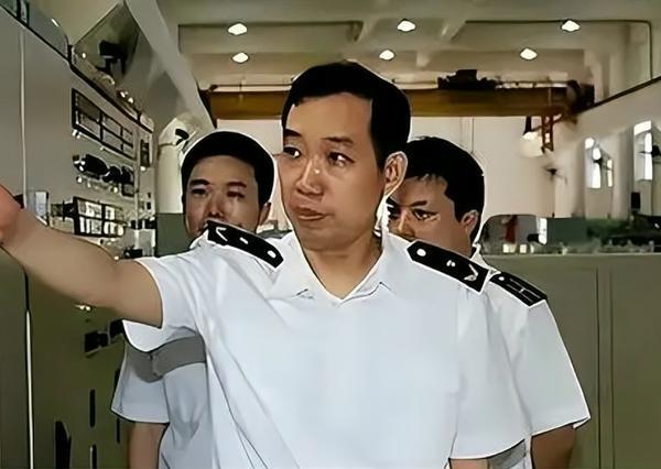 海军国宝级科学家肖飞：25岁破全球难题，助中国舰船领先欧美十年
 
和平年代，军
