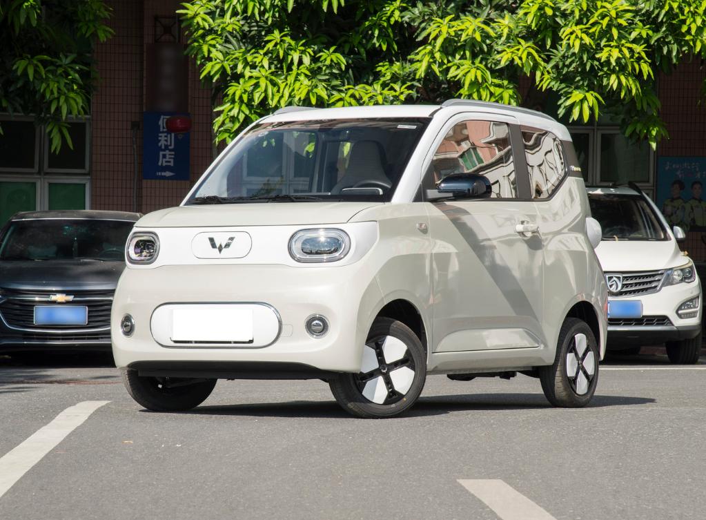 新款宏光MINIEV成功了，2个月卖出3万辆，到底凭啥？
 
别看宏光MINIE