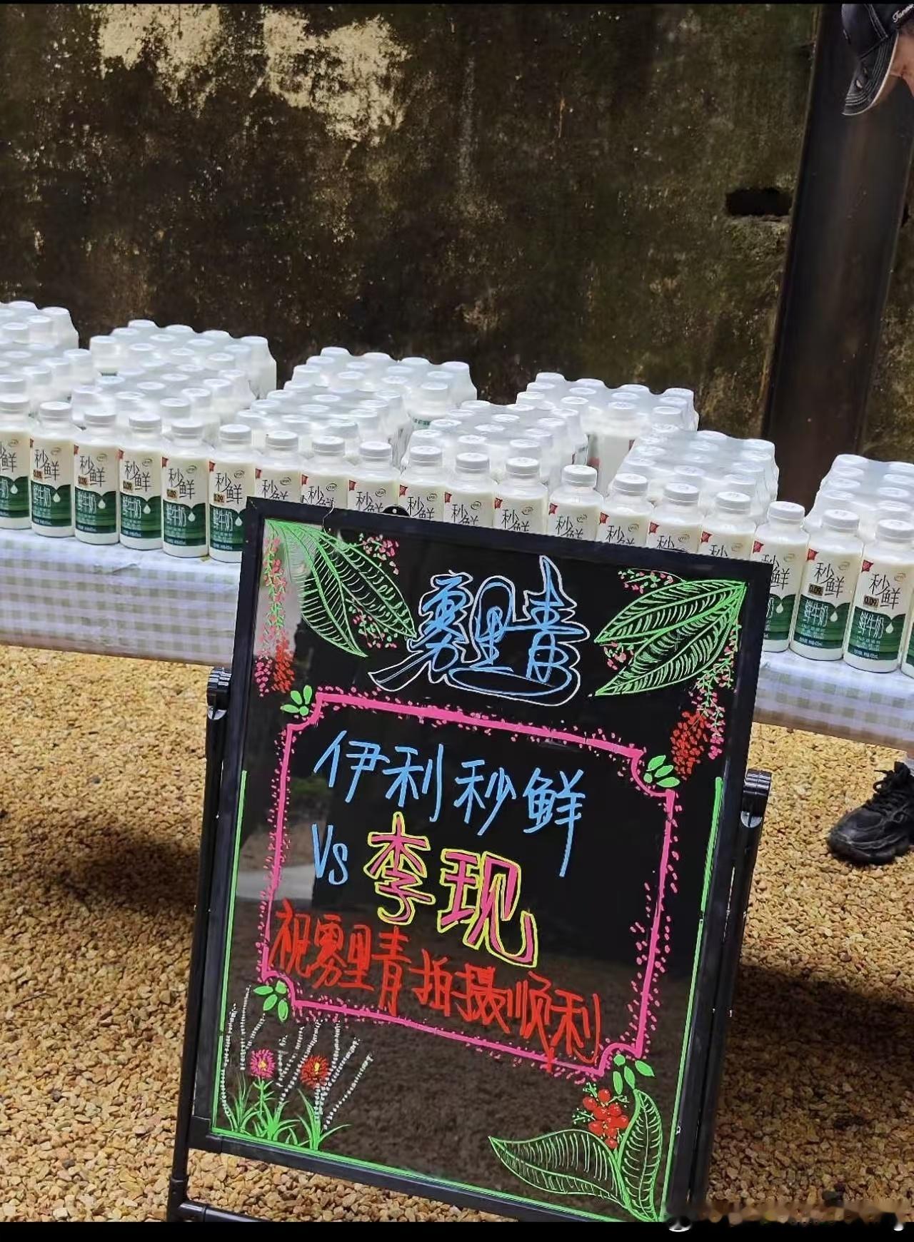 李现捧鲜花求婚张婧仪lx李现孟弗渊 孟弗渊太帅了，白马王子来的，要狠狠幸福下去孟