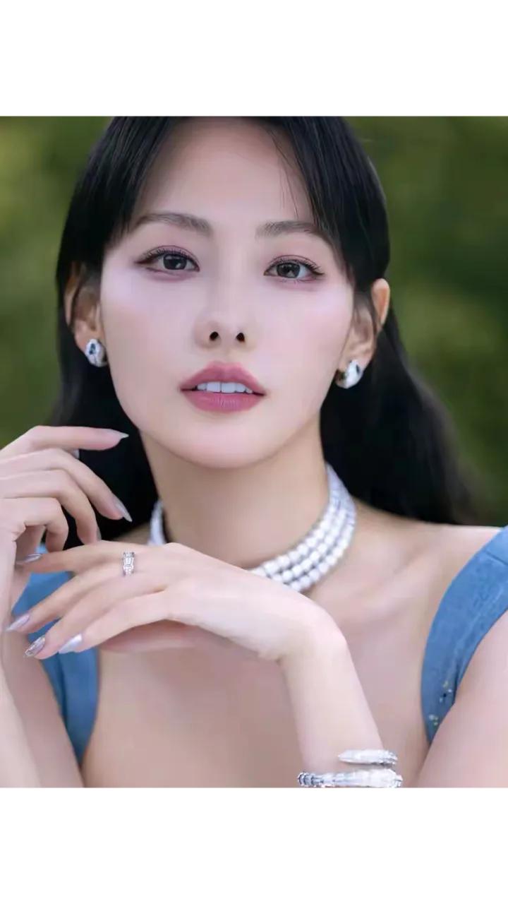 张嘉倪复出之路：娱乐圈的挑战与坚持

张嘉倪为了复出，默默准备了大量的宣传稿，每
