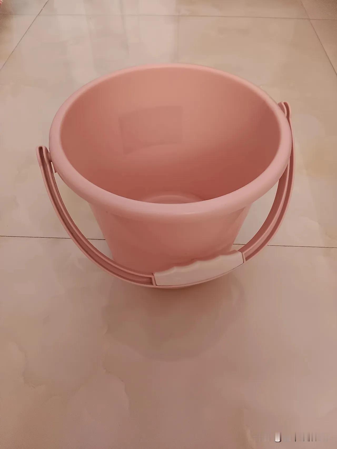 你还用着吗？
尿桶：严冬季节，在广大的农村估计仍然采用着，自己真正不用它，也得推